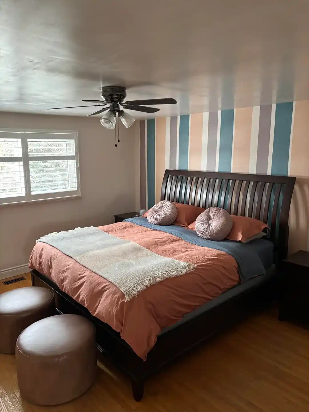 Oda Dekorasyonunda Renk, Aydınlatma ve Mobilya Uyumu ile Estetik Çözümler