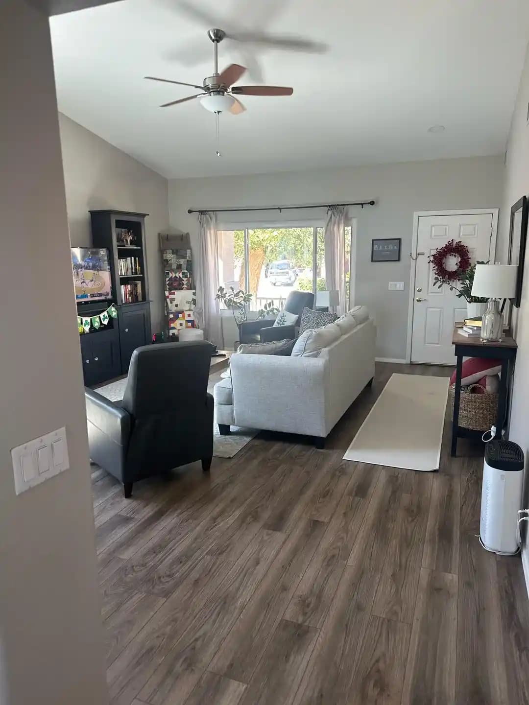 Oturma Odası Düzenlemesinde Fonksiyonellik ve Misafir Ağırlama İçin Mobilya Yerleşimi