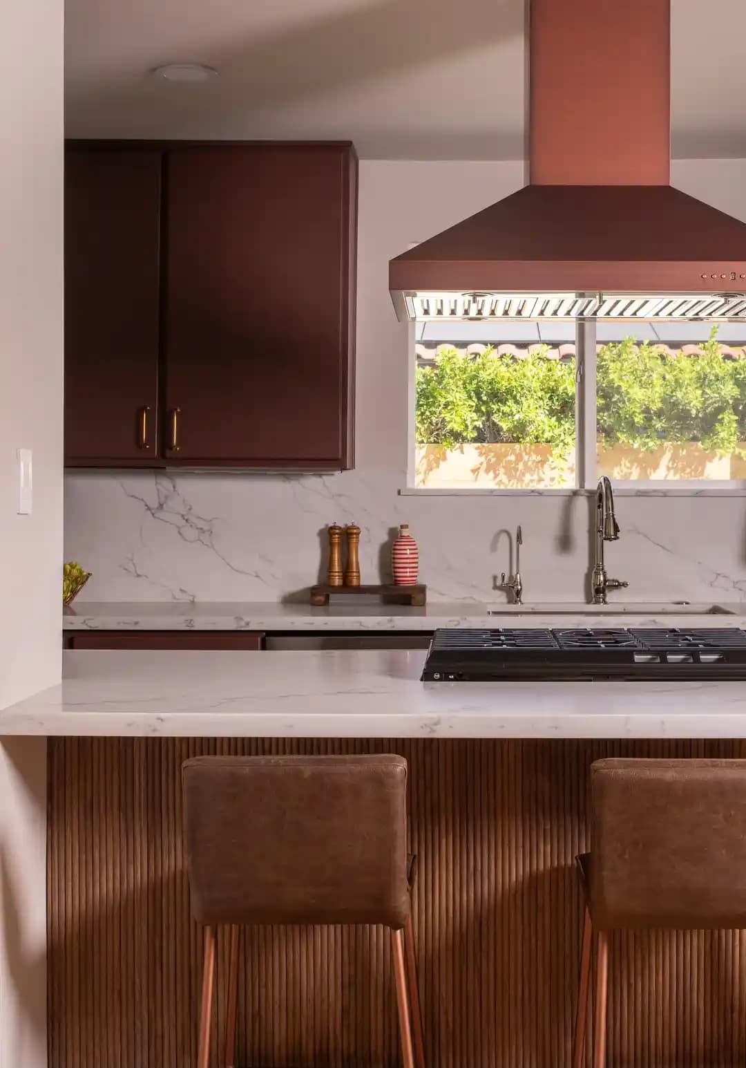 Palm Springs'te Orijinal Mimariyi Korumaya Odaklanan Modern Yenileme Projesi