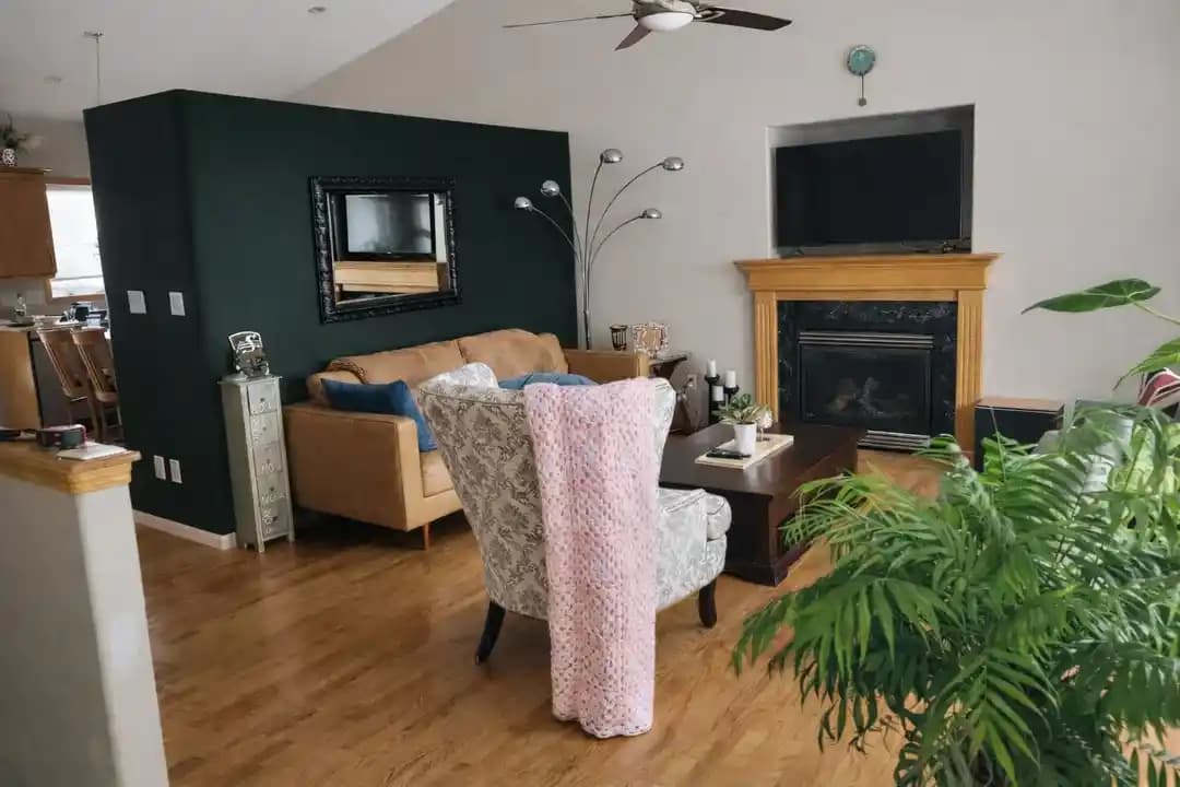 Yaşam Alanlarında Ahşap Zeminlerle Yeşil ve Mavi Renklerin Uyum Analizi ve Etkileri