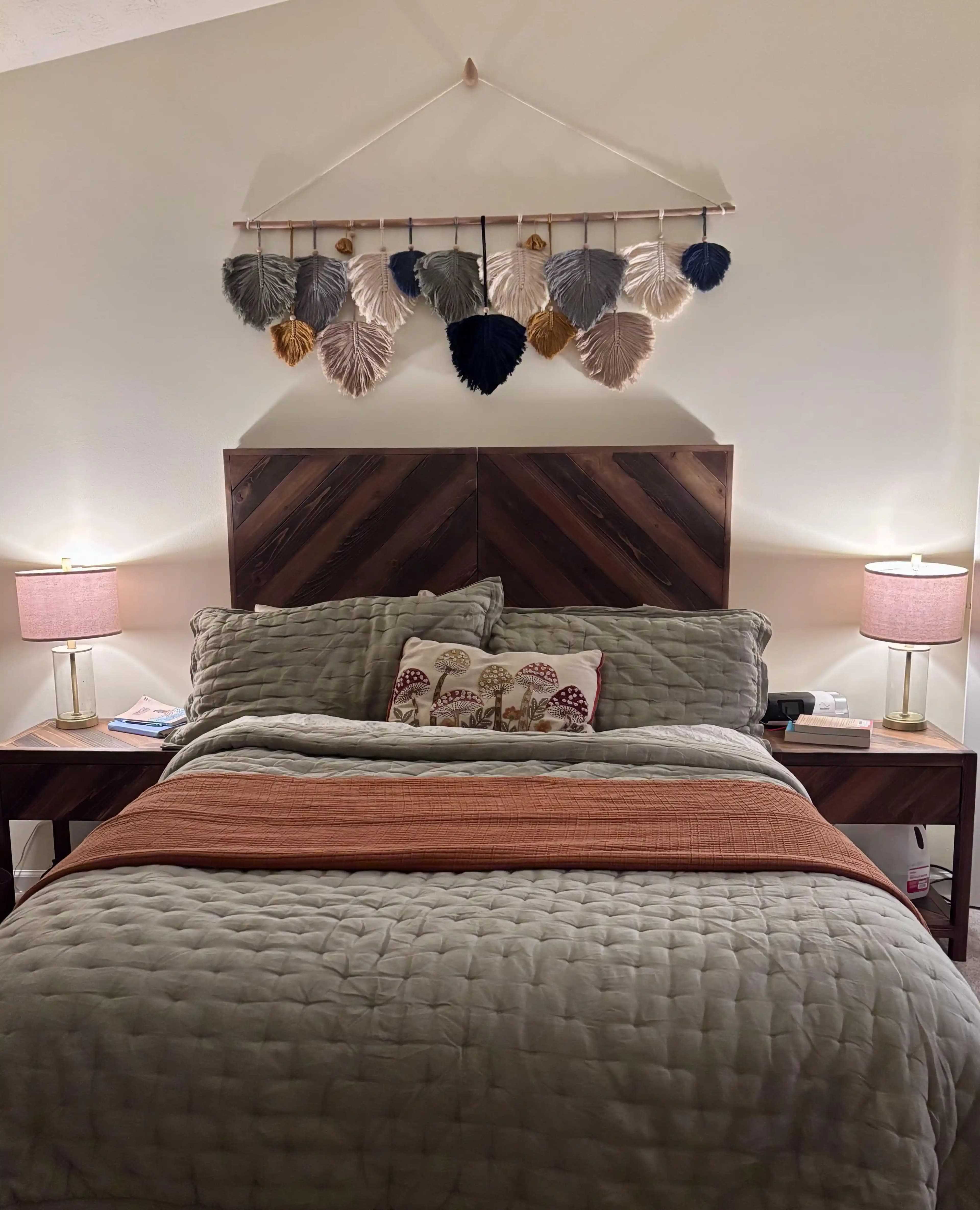 Yatak Odasında Abajur Seçimi ve Yerleşiminde Boyut, Renk ve Işık Uyumu