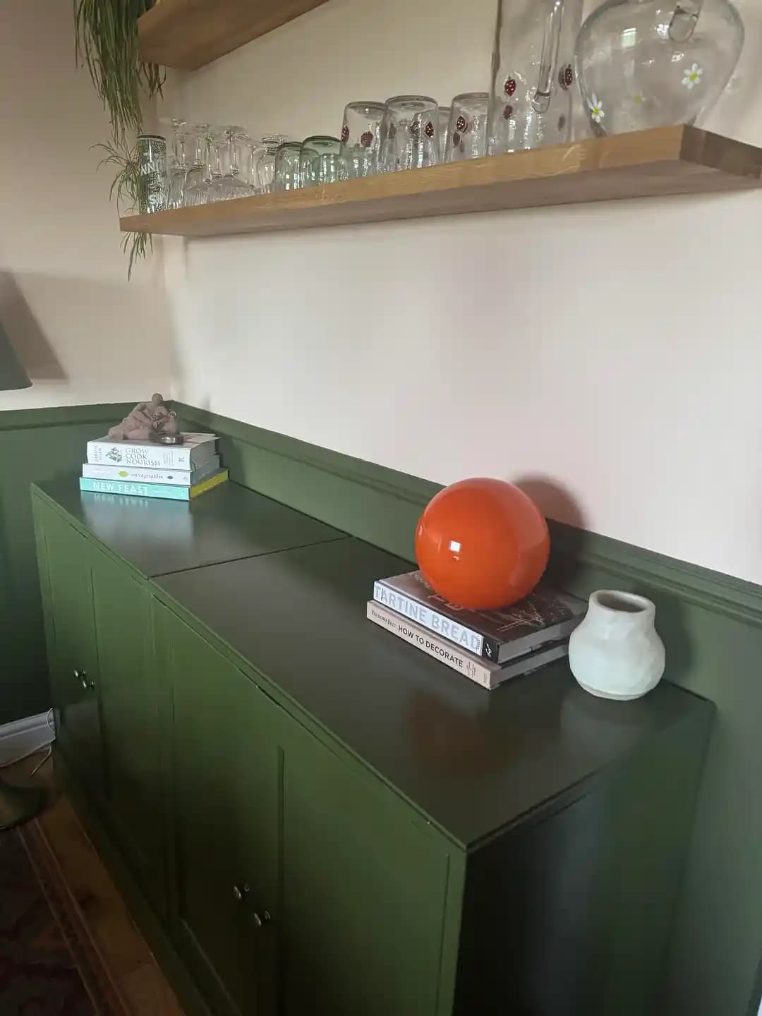 Yemek Alanı Ünitesini Stilize Etme Yöntemleri: Renk, Yükseklik ve Doğal Dokunuşlar