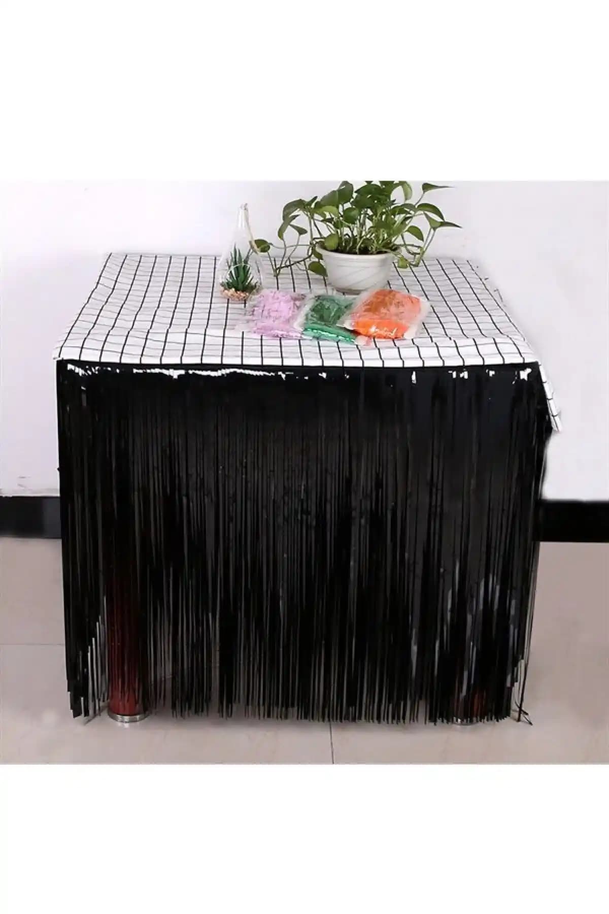 Huzur Party Store Metalik Folyo Püskül Siyah Masa Eteği: Şık ve Kullanışlı Masa Dekorasyonu
