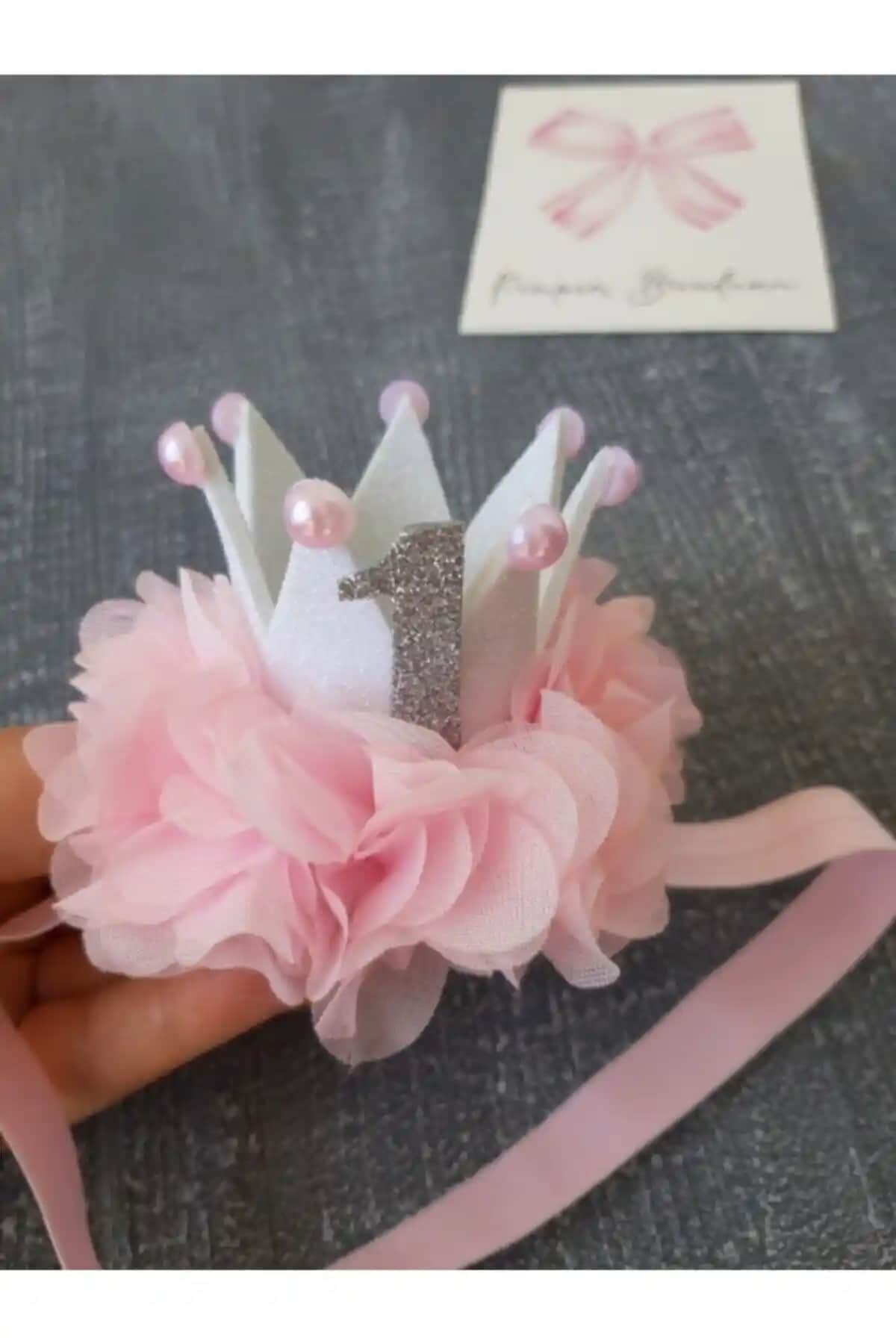 Pempem Bandana 1 Yaş Doğum Günü Tacı: Şık ve Güvenli Bebek Doğum Günü Aksesuarı