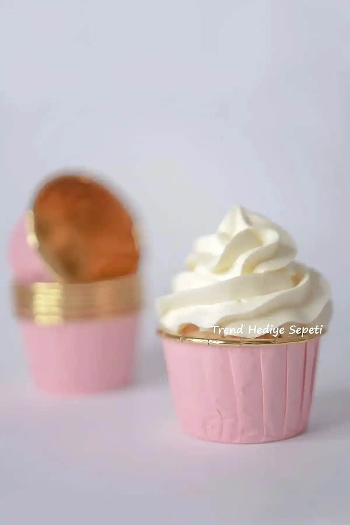 Trend Hediye Sepeti 25'li Pembe Gold Cupcake Kalıbı Şık ve Dayanıklı Mutfak Gereçleri