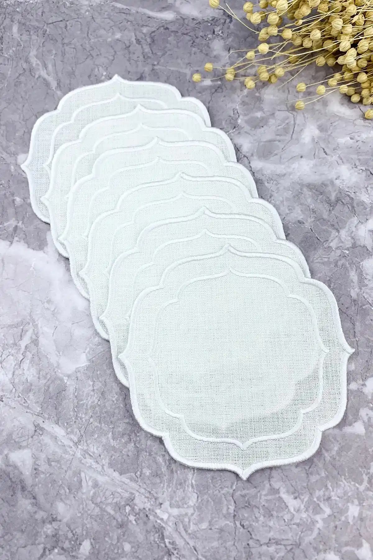 WEARE2 Beyaz Renkli Çift Sargı Nakışlı Kokteyl Peçetesi 6'lı setle şık sunumlar yapın