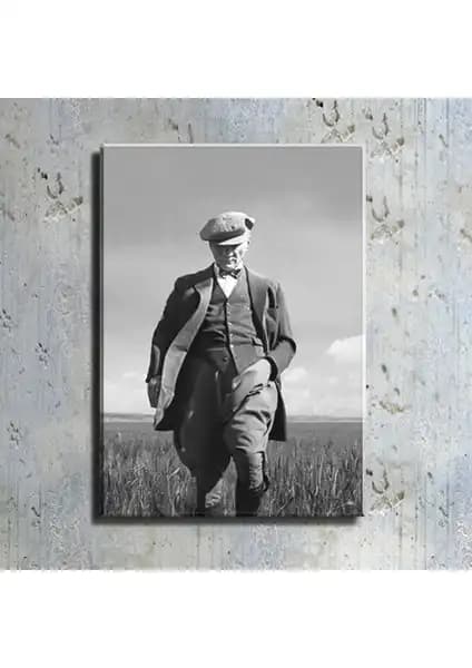 Atatürk Temalı Kanvas Tabloların Karşılaştırması: Estetik ve Kalite Analizi 2