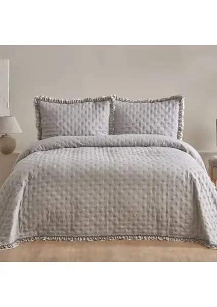 Karaca Home Viona ve Madame Coco Maryon Yatak Örtüsü Karşılaştırması 1