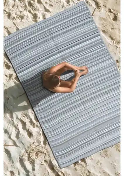 Konfor Halı Katlanabilir ve Savana 8805 Plaj Halısı Karşılaştırması ve Kullanım İpuçları