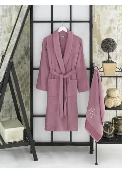 Oyalı Bornoz ile Şilay Home Büyük Beden Havlulu Bornoz Karşılaştırması 2