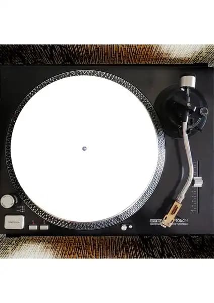 Çıtırtılı Sesler Keçe Pikap Matı: Plaklarınızın Ömrünü Uzatan ve Ses Kalitenizi Artıran Ürün