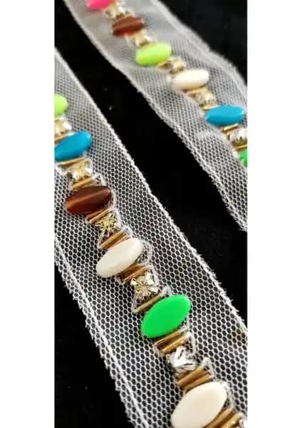 Altay Aksesuar Beyaz Tül Üzerine Renkli Taş ve Boncuk İşlemeli Dekoratif Şerit