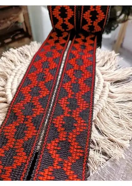 Altay Aksesuar Siyah Kırmızı Örme Şerit: Çok Yönlü ve Şık Dekoratif Malzeme