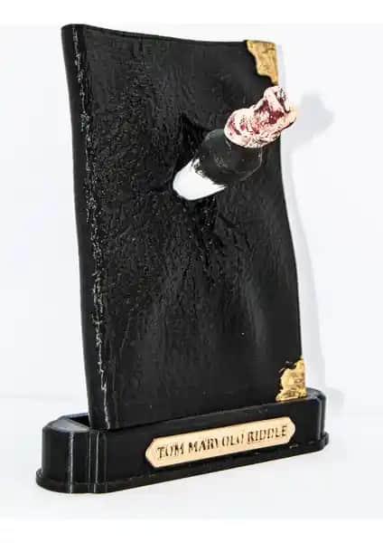 Harry Potter evrenine özgü Tom Riddle'ın Günlüğü figürü ile büyülü dekorasyon ve koleksiyon fırsatı