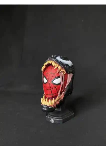 Marvel Venom ve Spider-Man Karakterlerini Yansıtan Detaylı 3D Büst Koleksiyon Parçası