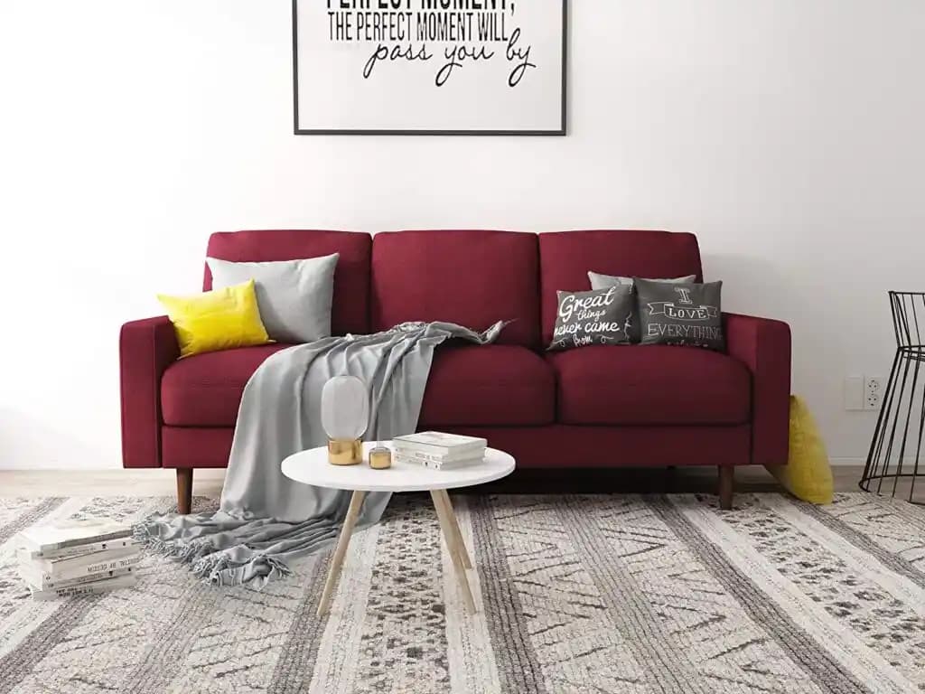 Gri ve Bordo Renk Uyumu ile Koltuk Seçimi: Dekorasyonda Denge ve Estetik