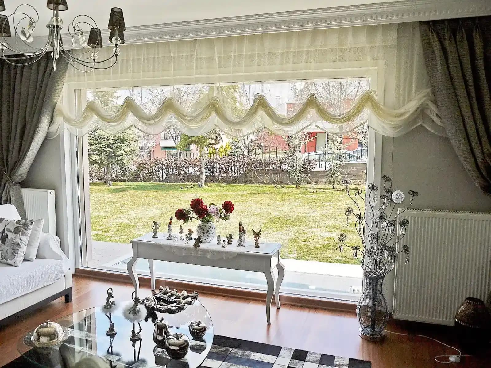 Taç Balon Perde Modelleri: Estetik ve Fonksiyonel İç Dekorasyon Çözümleri