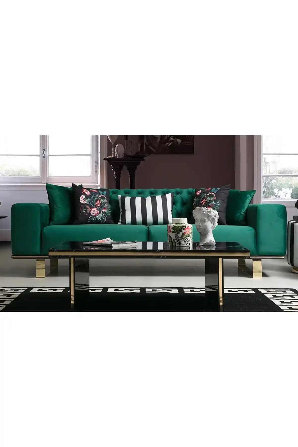 Zümrüt Yeşili Koltuklar: Dekorasyonda Canlılık ve Derinlik Katan Şık Seçenekler