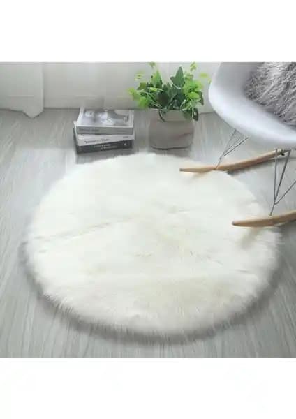 Puffy Peluş Beyaz ile Tavşan Tüyü Post Peluş Gri Halıların Konfor ve Bakım Karşılaştırması