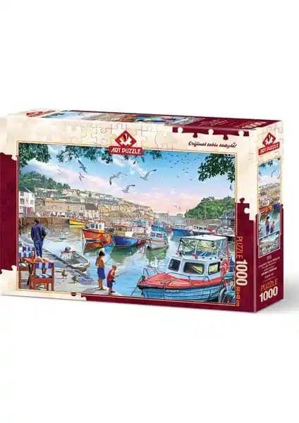 Limandaki Küçük Balıkçılar Temalı 1000 Parça Puzzle Zengin Detaylar ve Kaliteli Malzeme ile