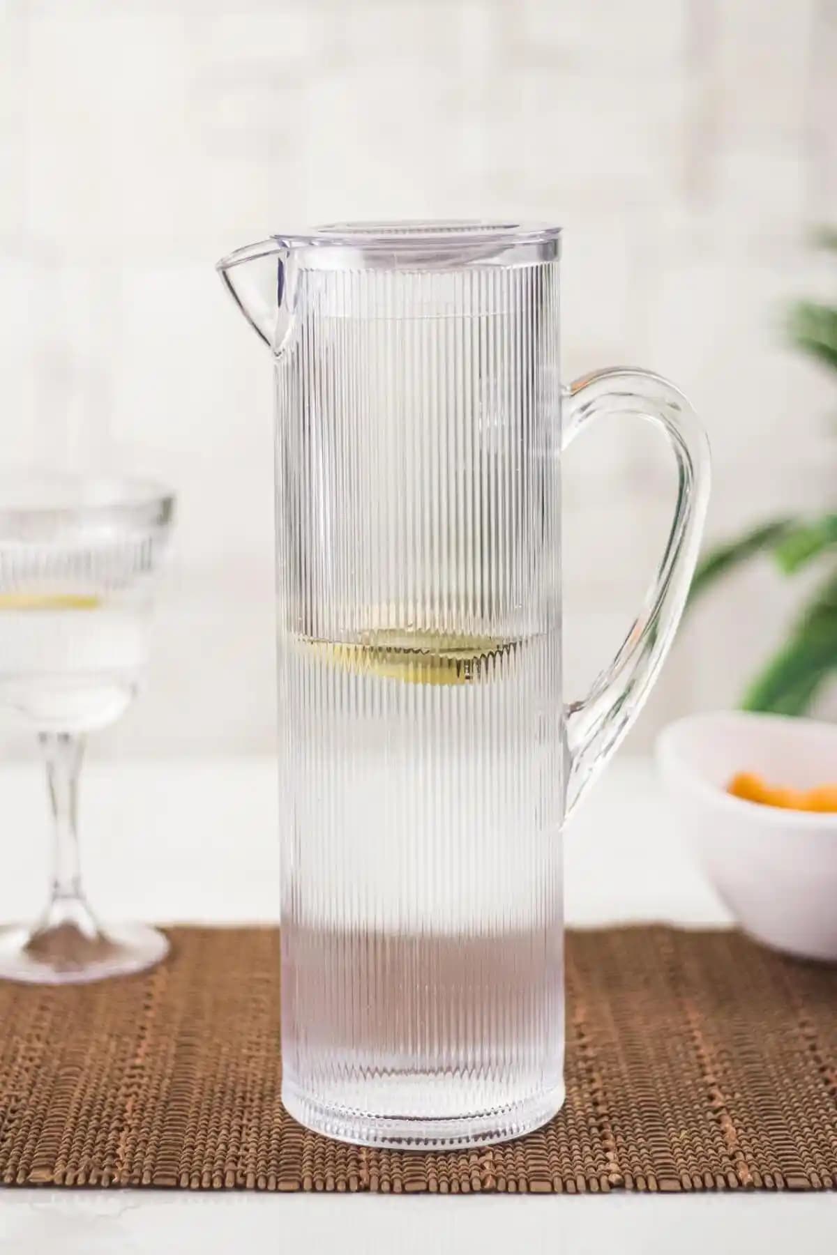 EWs Akılık Barok 1,5 L Şeffaf Akrilik Sürahi – BPA İçermeyen, Yıkanabilir