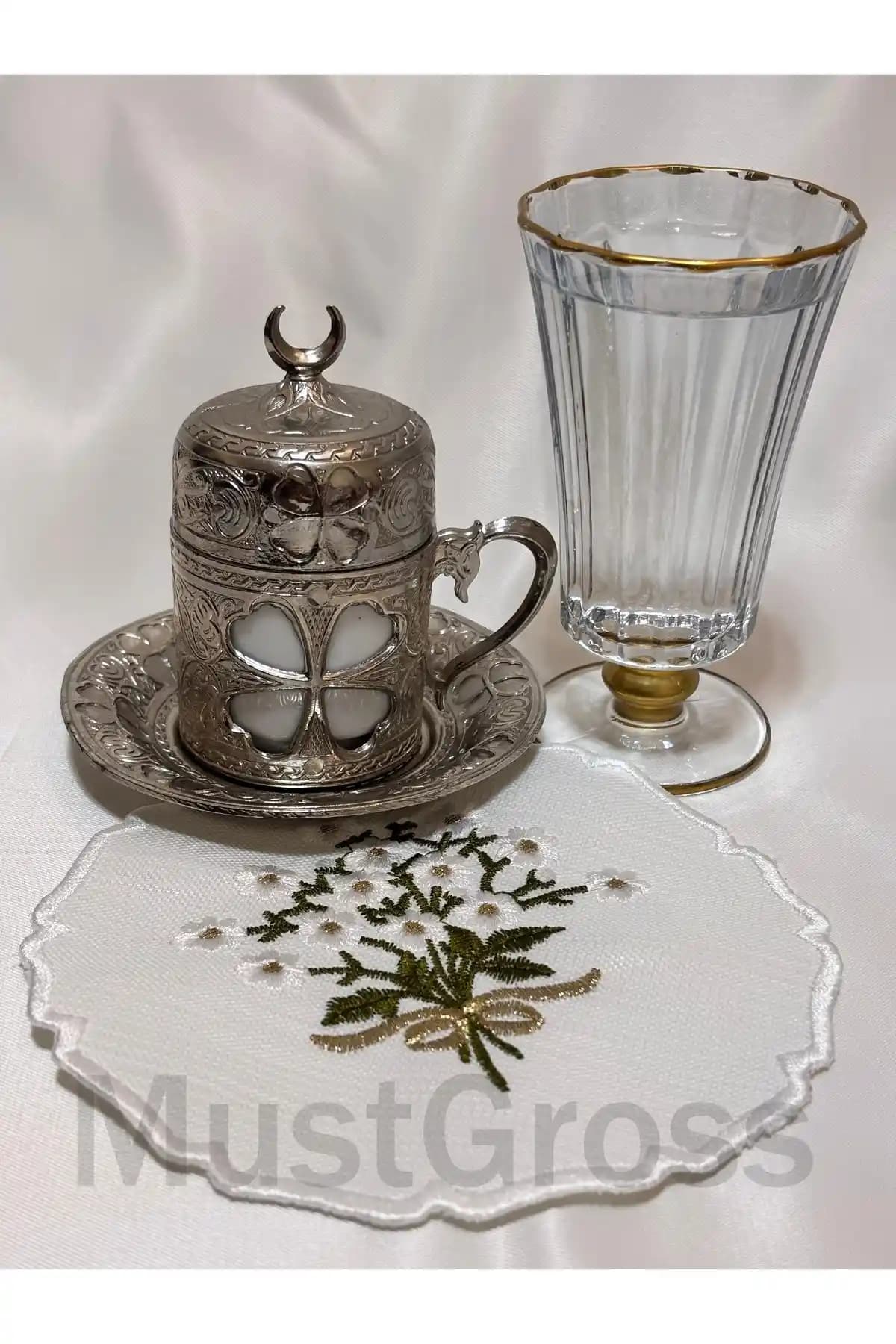 Mustgross Nakışlı Kumaş Sunum Peçetesi: Kahve Yanı ve Kokteyl İçin Ekru 15x15