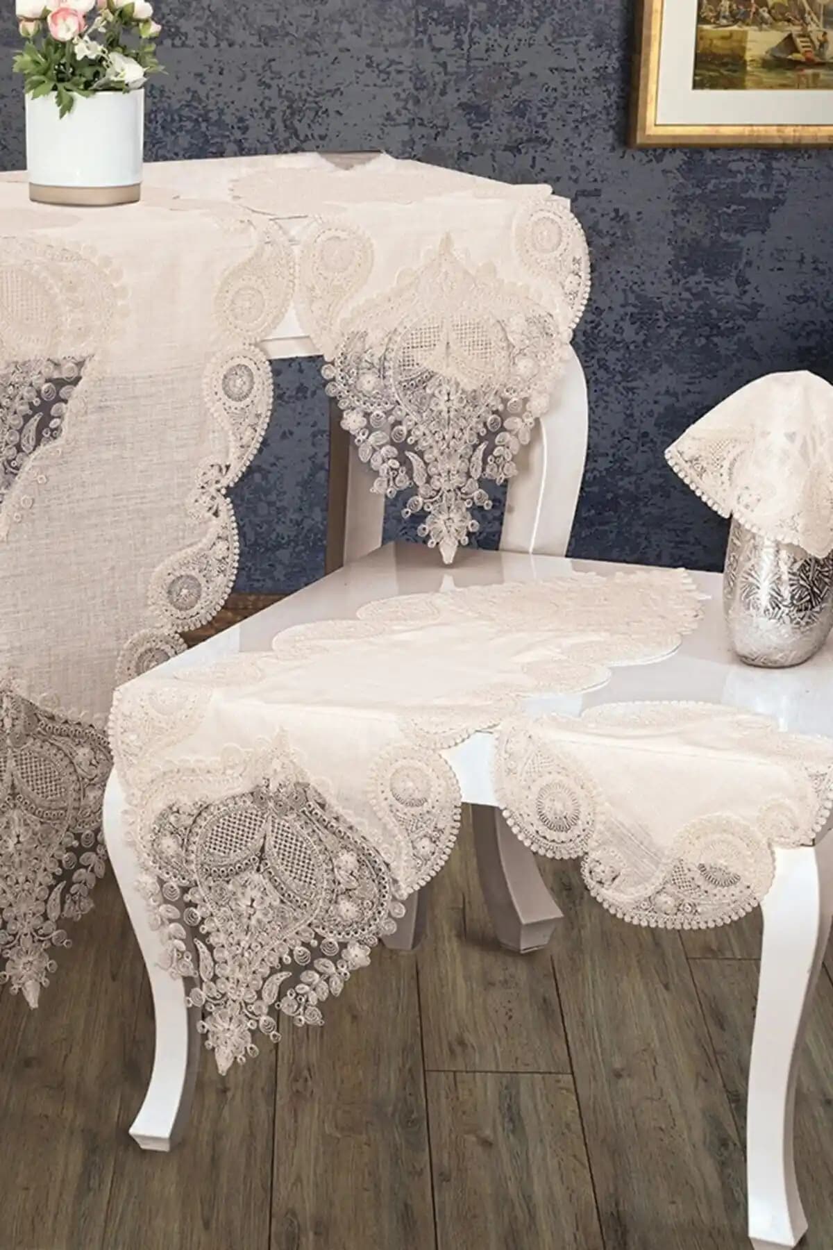 Zambak Kadife Salon Takımı Krem Bej Tonlarında 5 Parça Seti: Desen ve Güpür Detayları