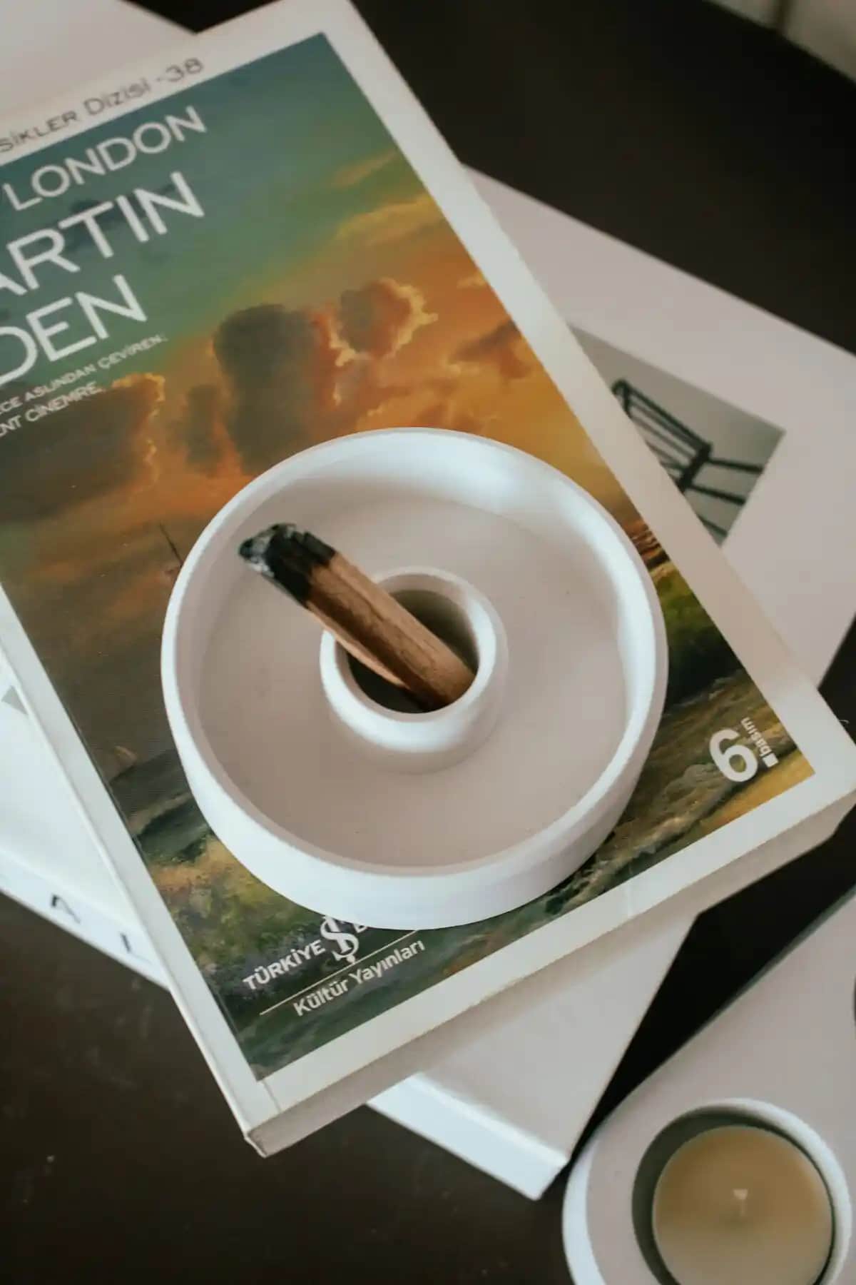 NocheLuz Tütsülük ve Şamdanlık: Estetik ve Huzurun Bir Araya Geldiği Yer