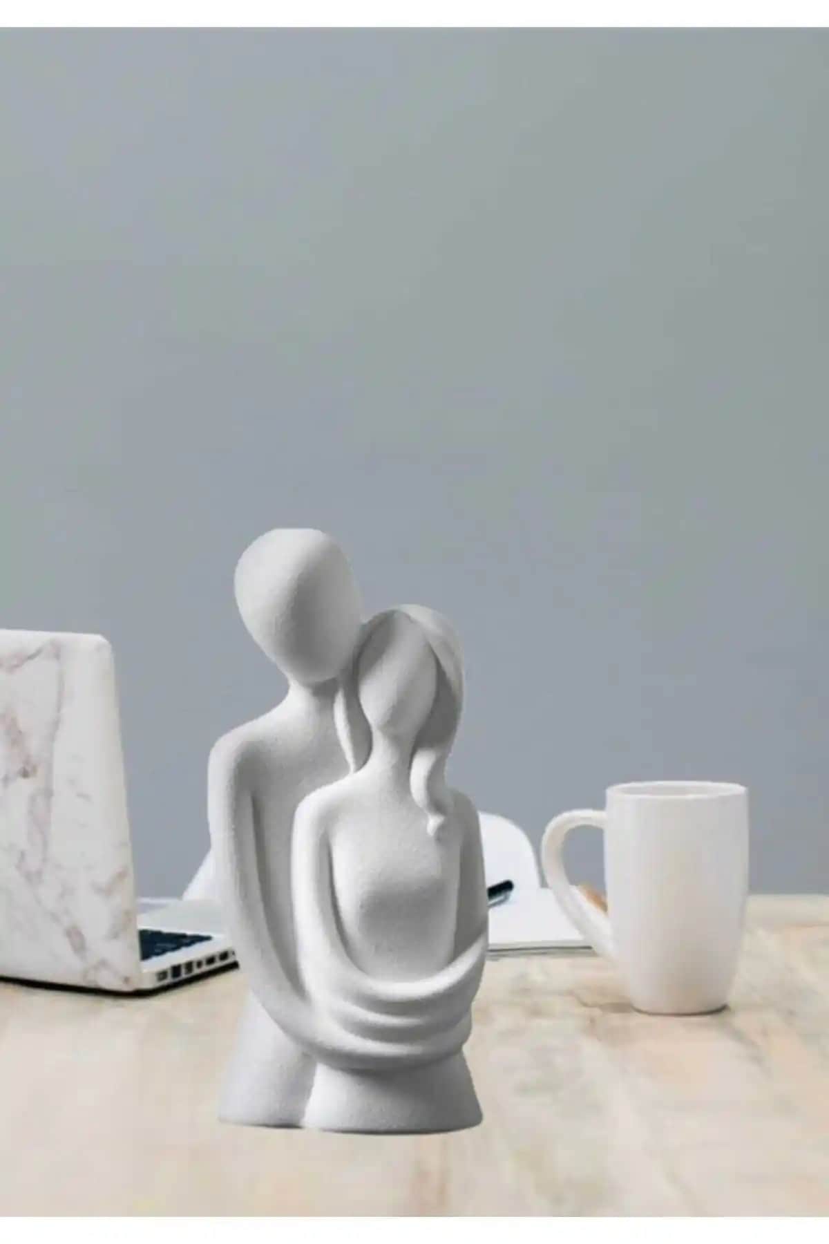 Sevgili Aşıklar Sarılmış Çift Biblo: Zarif Ev Dekoru ve Hediye