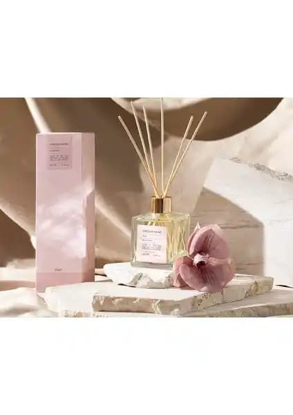 English Home Pure Çubuklu Oda Kokusu: Şık Tasarımı ve Kalıcı Ferahlatıcı Aromasıyla Ev Dekorasyonunu Tamamlar