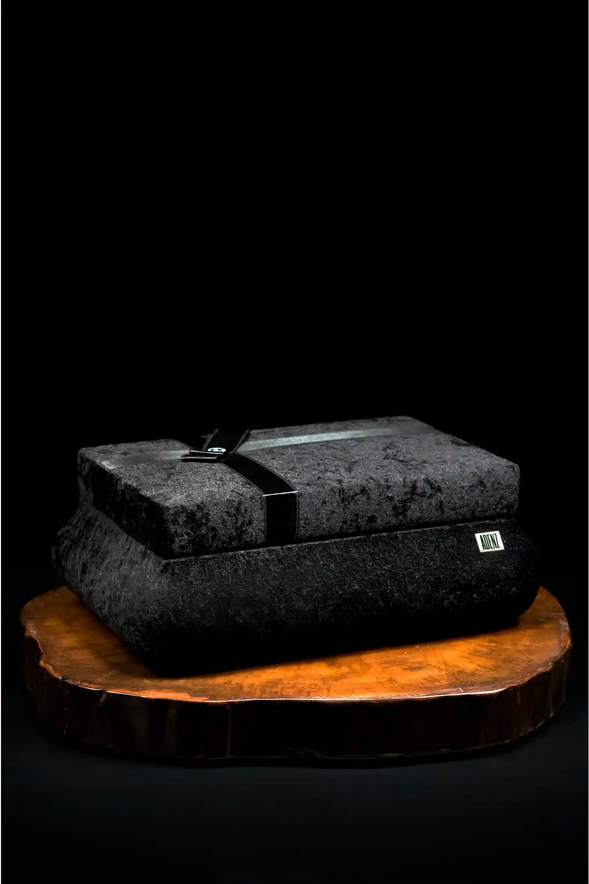 ADENZ Damat Bohça Sandığı: Klasik Tasarım ve Dayanıklı Saklama Çözümü