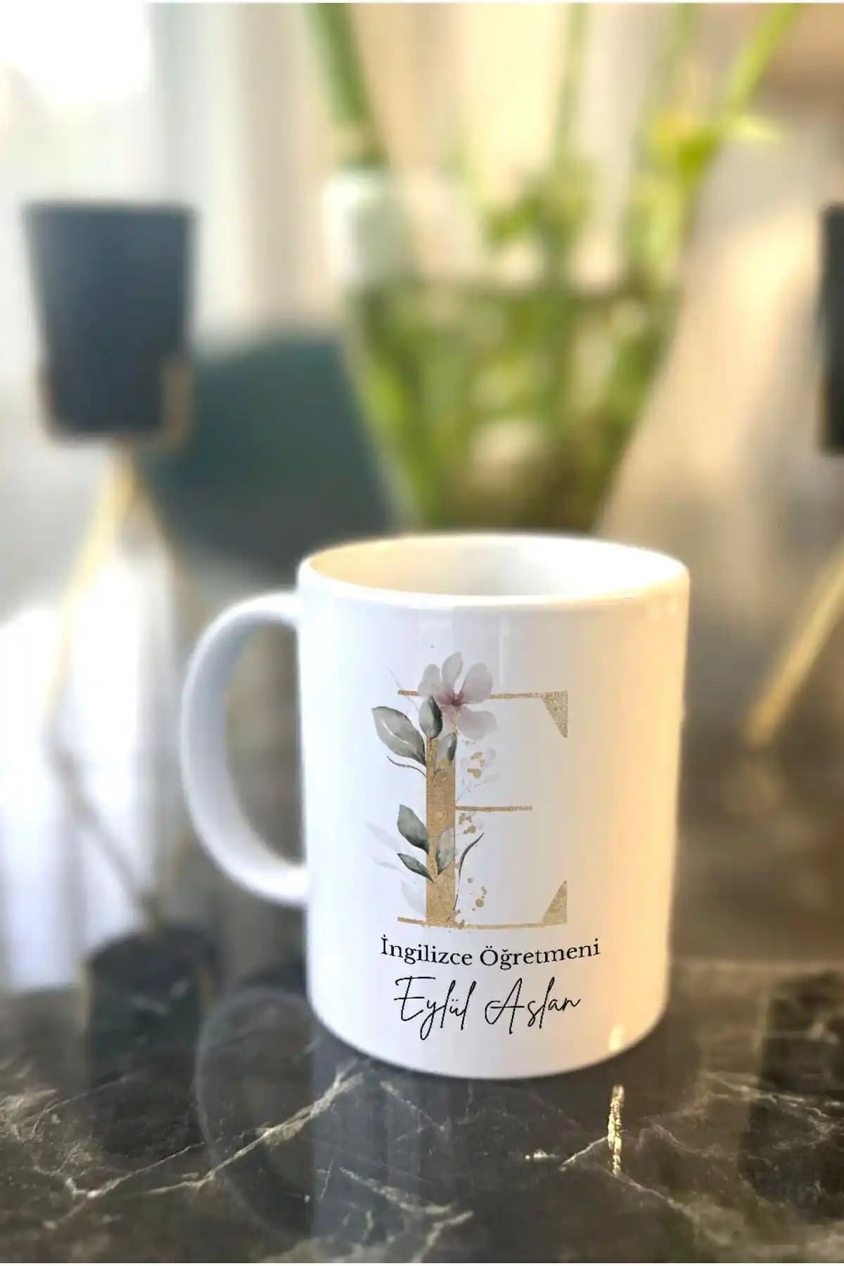 EratCo Kişiye Özel Harfli ve İsimli Porselen Kupa Bardak Öğretmenler Günü Hediyesi