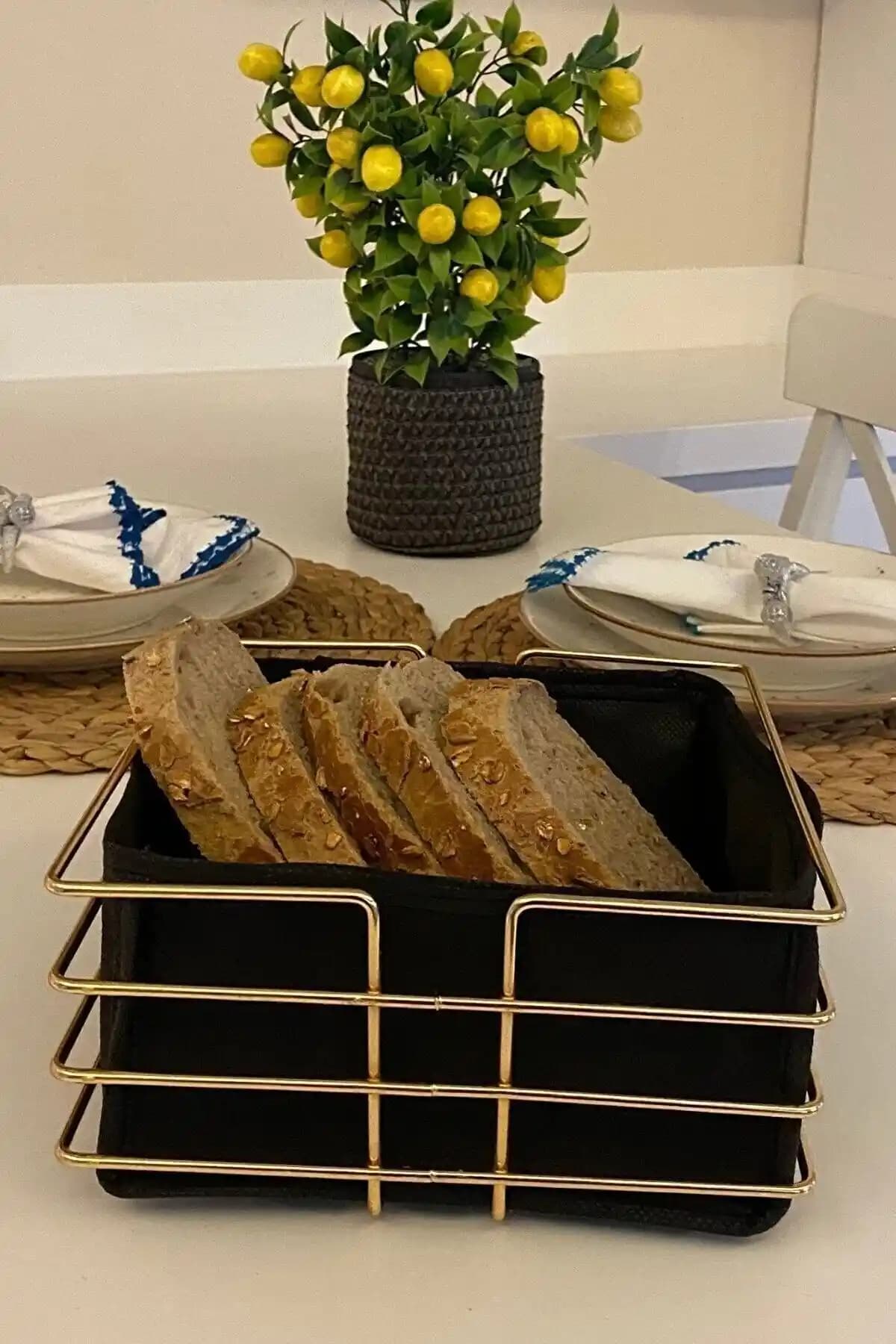 GELİNHOMES Kare Gold Metal Ekmeklik: Modern ve Dayanıklı Mutfak Aksesuarı