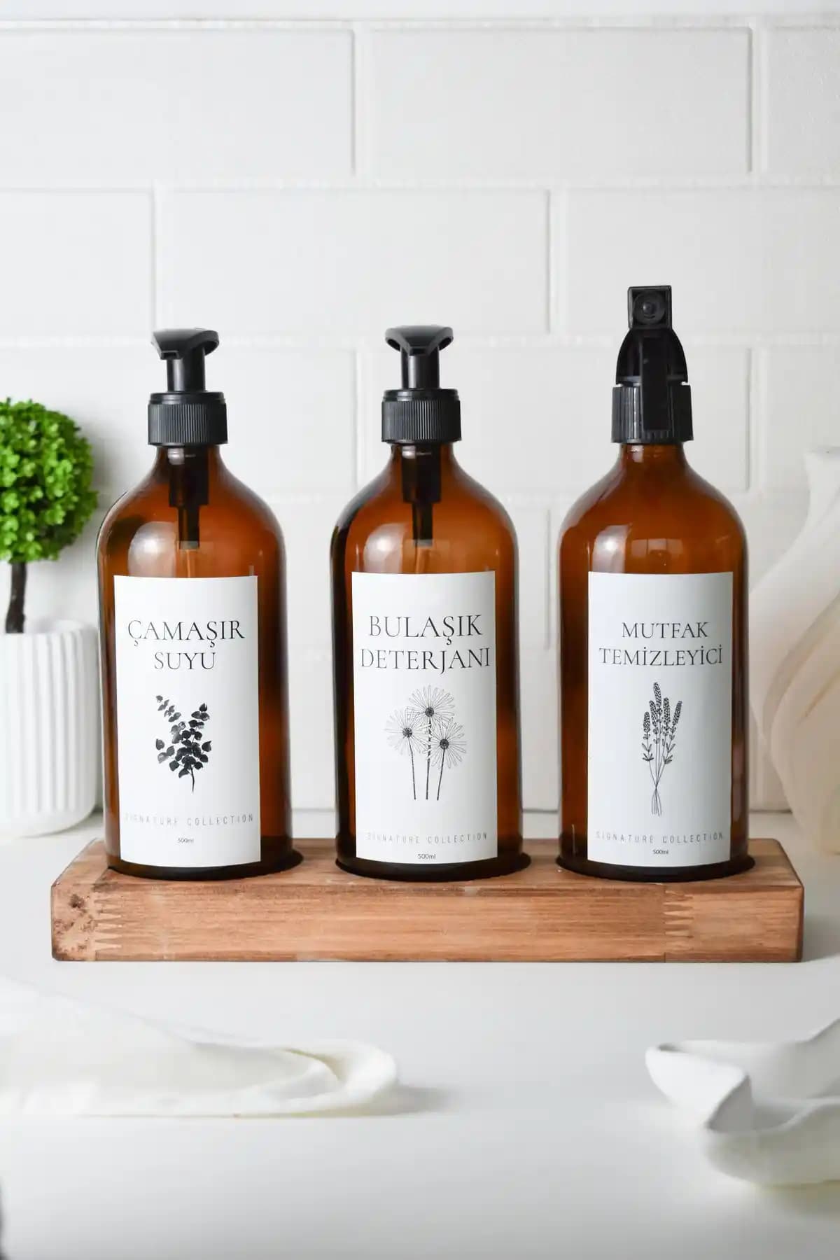 LALEZEN HOME Kahverengi Ahşap Stantlı 500ml Cam Şişe ile Estetik ve Fonksiyonellik