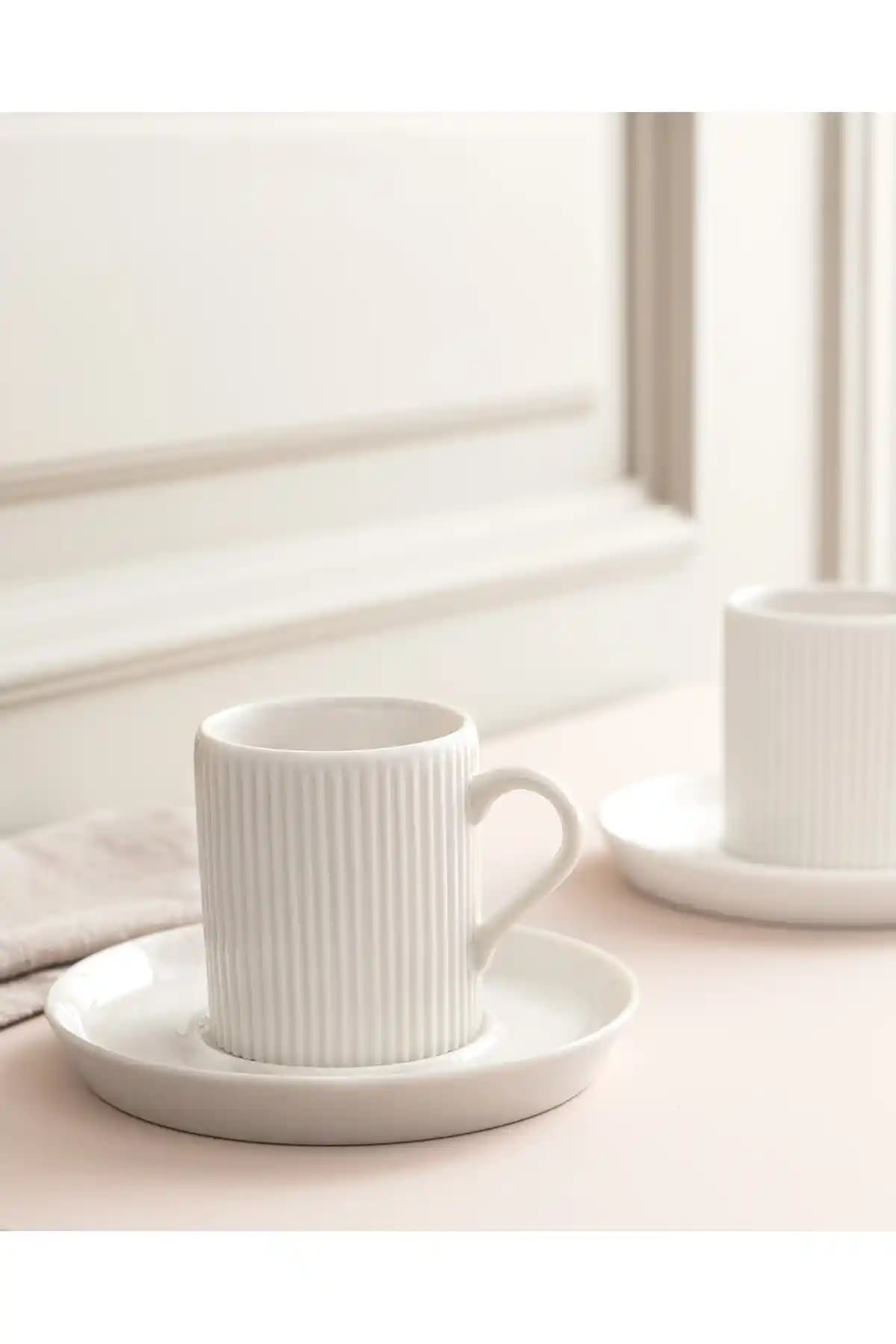Madame Coco Ligne 6'lı Kahve Fincan Seti: Zarif ve Fonksiyonel Porselen Tasarım