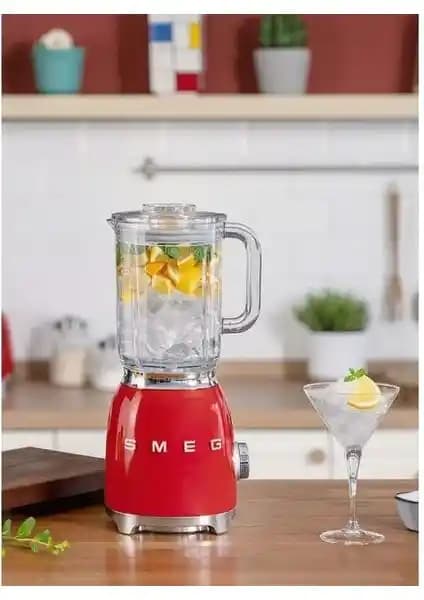 Smeg BLF03RDEU Kırmızı Blender: Güçlü Motor ve Şık Tasarım Özellikleri