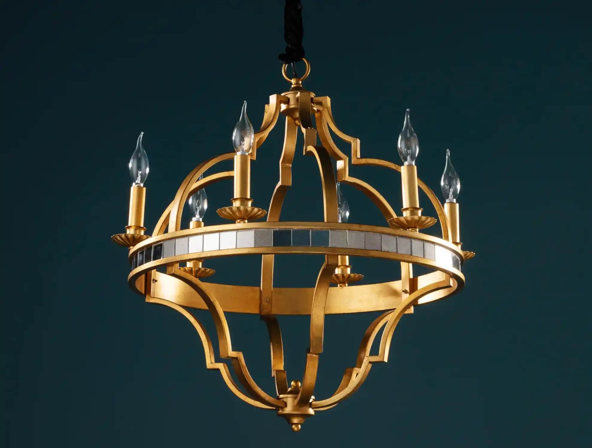 Avize Dekorasyonunda Şıklık ve Fonksiyonelliği Bir Arada Sunan Seçenekler