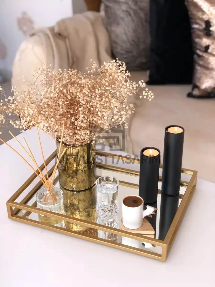 Aynalı Gold Tepsi ile Dekorasyonda Zarafet ve Çok Yönlü Kullanım İmkanları