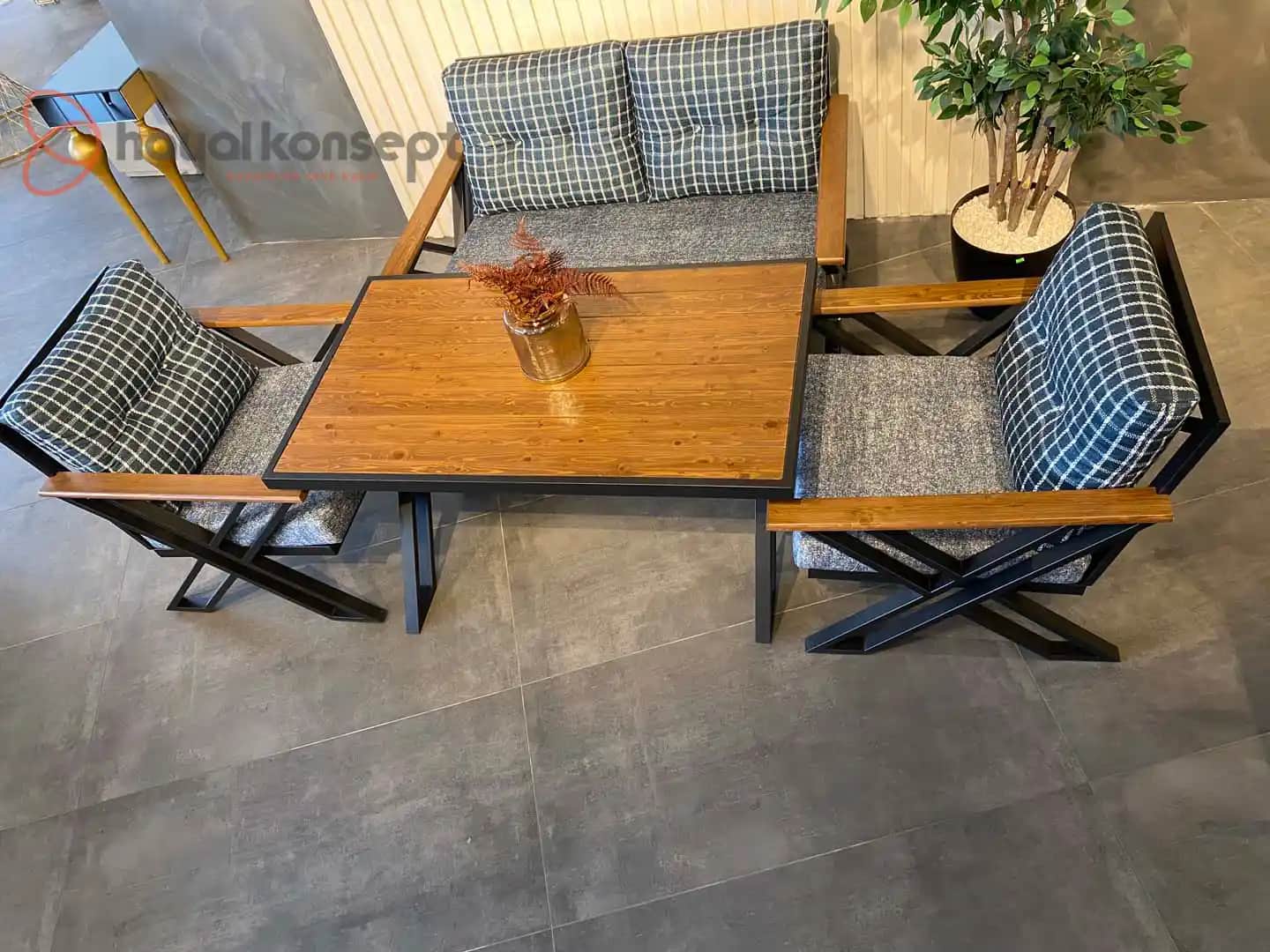 Balkon ve Teras Dekorasyonu İçin En Uygun Masa ve Koltuk Takımı Seçenekleri