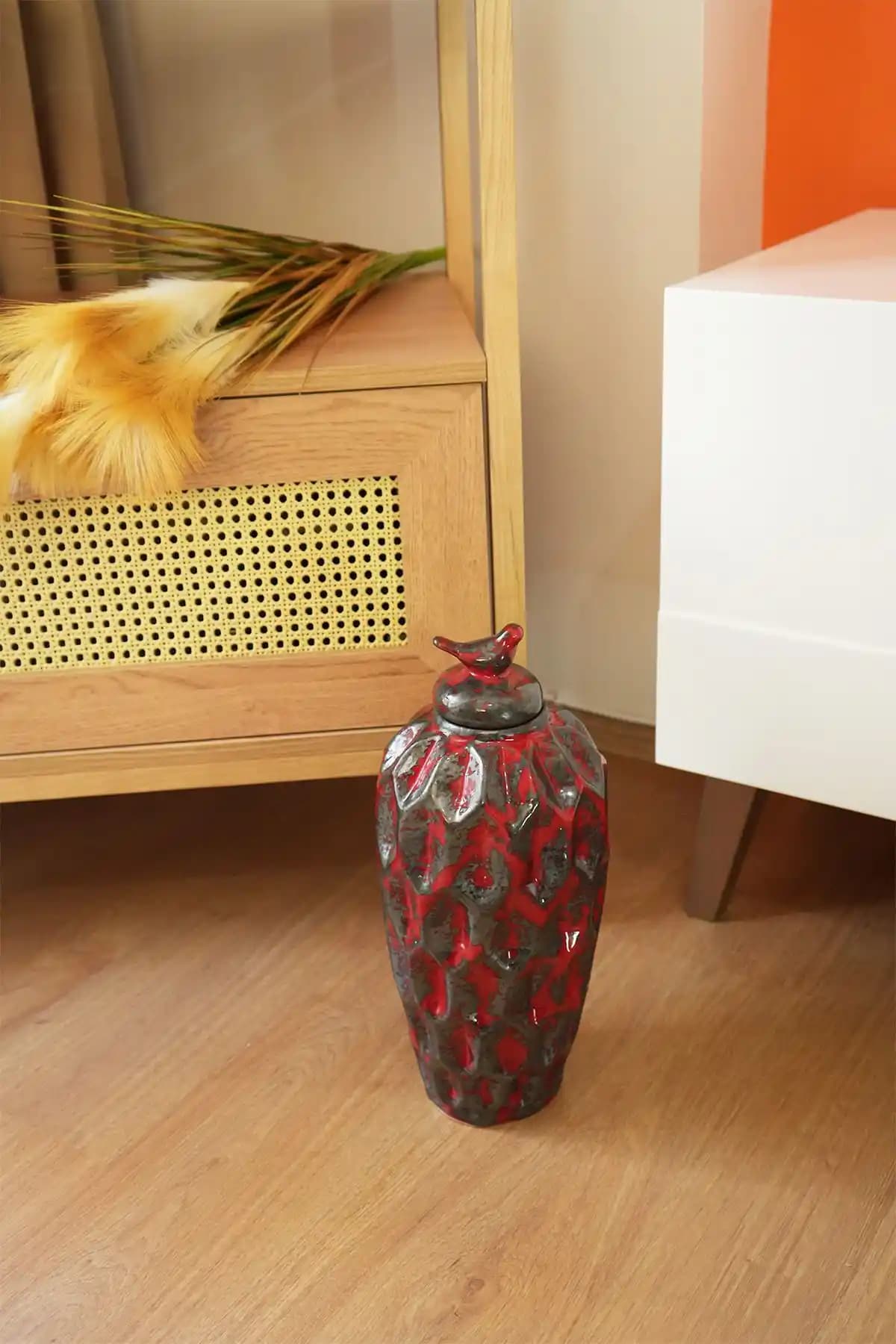 Büyük Salon Vazoları ile Mekâna Şıklık ve Ferahlık Katmanın Yolları