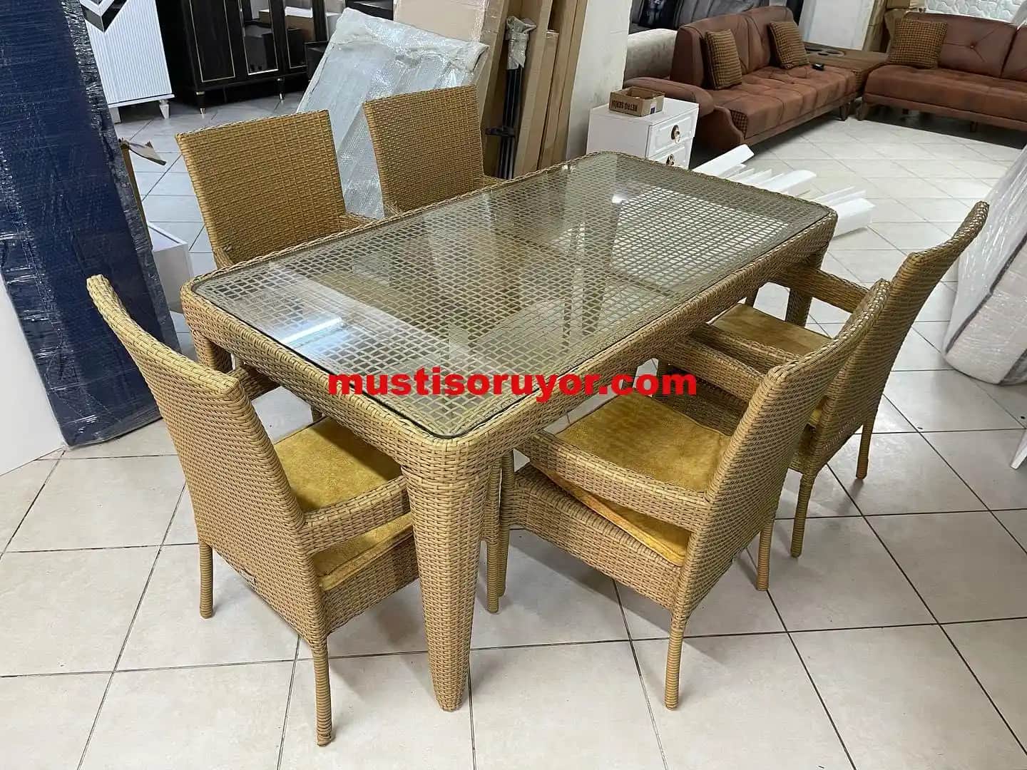 Dış Mekanlar İçin Rattan Masa Sandalye Takımları: Dayanıklı ve Şık Seçenekler