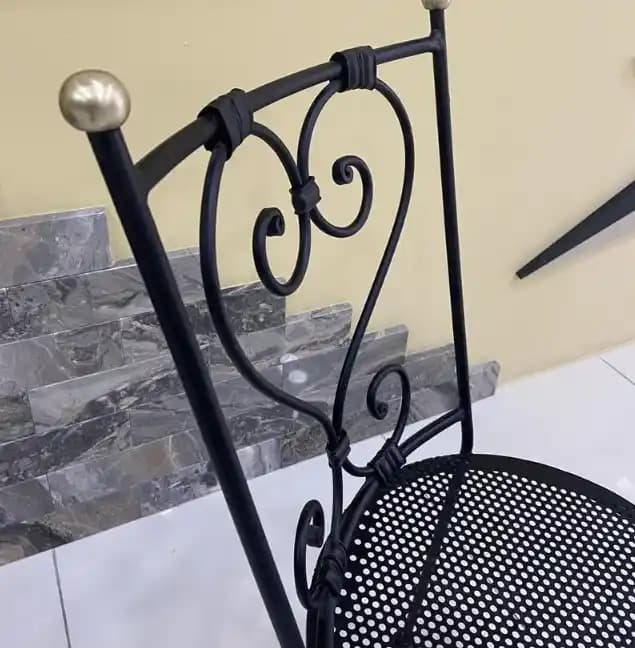 Ferforje Sandalyeler ile Dekorasyonunuza Şıklık Katmanın Pratik Yolları