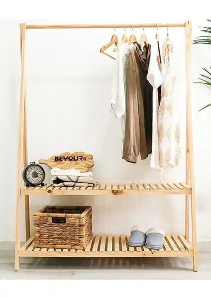 Ahşap Konfeksiyon Elbise Askılığı: Estetik ve Fonksiyonelliği Bir Arada Sunan Tasarım