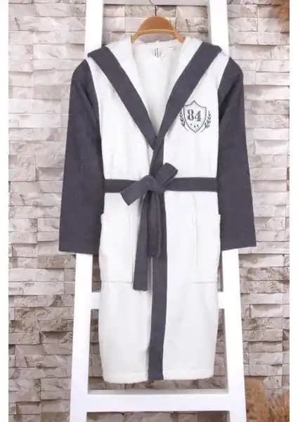 Baveno %100 Pamuk Kapüşonlu Erkek Çocuk Bornozuyla Konfor ve Güvenlik Sağlayın