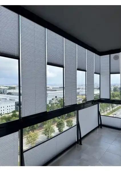 Blind-X Gri Plise Katlanır Cam Balkon Perdesi: Estetik ve Dayanıklı Çözüm
