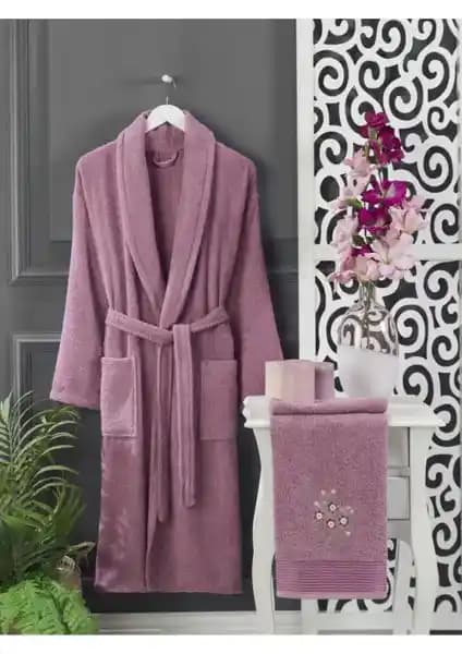 Casnack Kadın Mürdüm Havlulu Bornoz 2'li Set: Şıklık ve Konforun Birleştiği Günlük Kullanım Ürünü