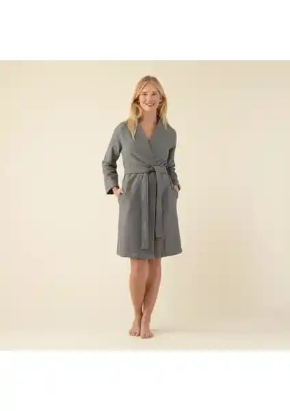 Chakra Ka<dı>n Bornoz: Konfor ve Şıklığı Bir Arada Sunan Modern Tasarım