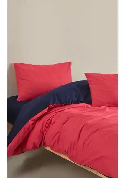 Colorpool Bright Future Kırmızı-Lacivert Nevresim Takımı Modern ve Şık Tasarımıyla Yatak Odalarına Renk Katıyor