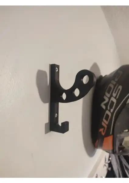 FRM Duvar Askısı Motor, Bisiklet ve Scooter Kaskı ile Montlar İçin Modern Güvenli Çözüm