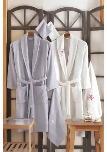 Güvenal Pamuxu 8 Parça Aile Bornoz Seti: Yüksek Kalite ve Şıklık Bir Arada